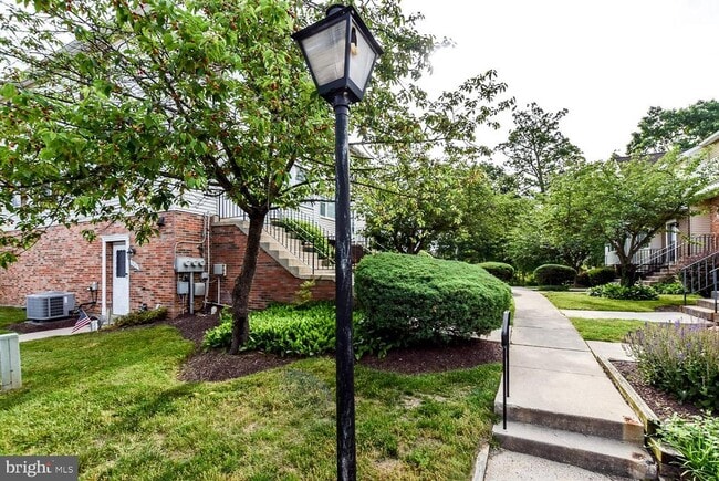 Building Photo - 15043 Cherrywood Dr