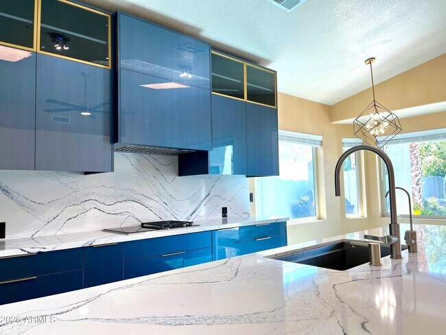 Foto del edificio - 8709 E Gail Rd