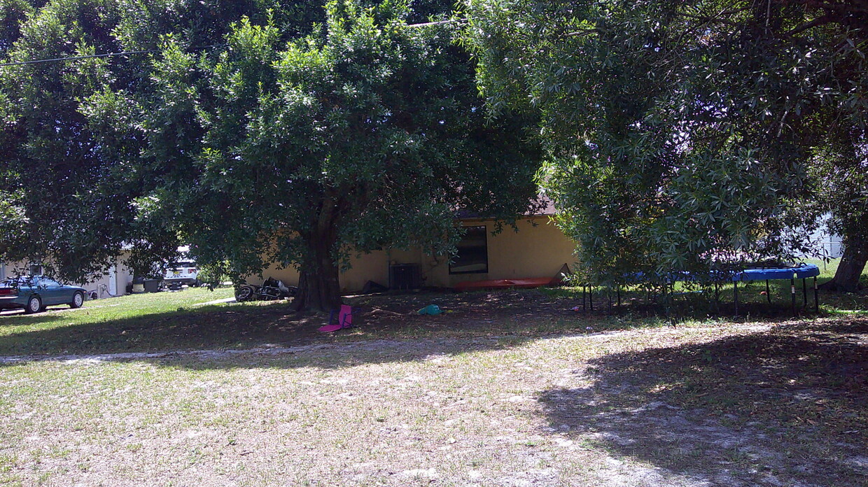Building Photo - 1490 SE Grapeland Ave