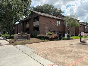 Building Photo - 3150 Walnut Bend Ln