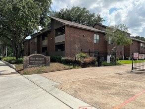 Building Photo - 3150 Walnut Bend Ln