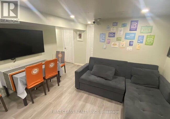 Building Photo - 76 MacDonald St