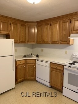 Primary Photo - 67 Grove St