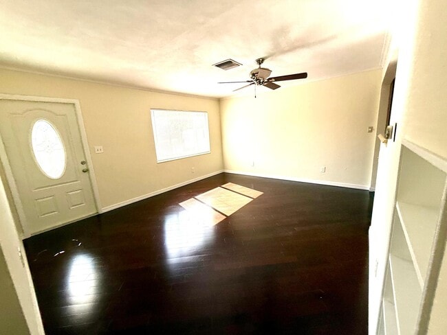 Building Photo - 1002 Jeffords St