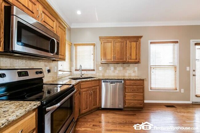 Foto del edificio - 4 Bed 2.5 Bath For Rent In Olathe!