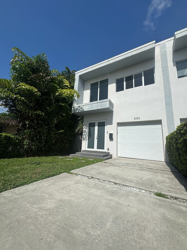 Building Photo - 2882 SW 37th Ct