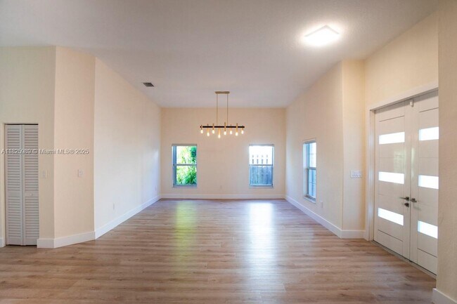 Building Photo - 6598 NW 113th Pl