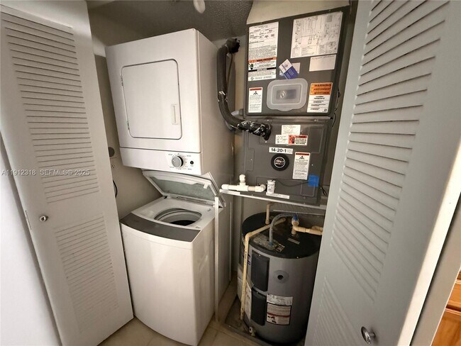 Foto del edificio - 9907 Westwood Dr