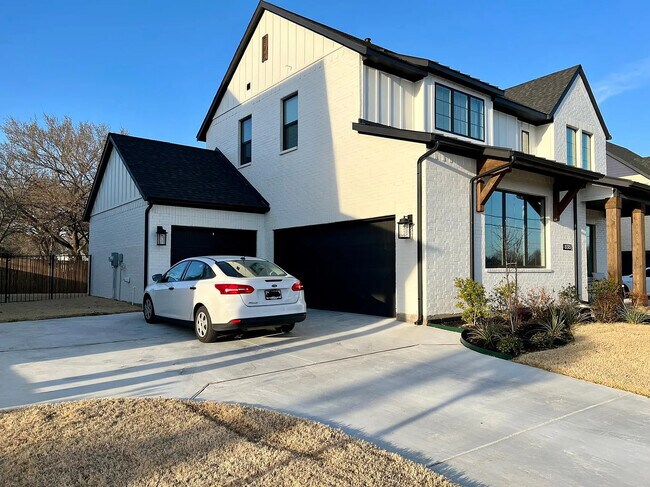 Foto del edificio - 8313 Sayers Ln