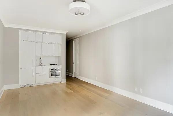 Foto del edificio - 220 W 24 St