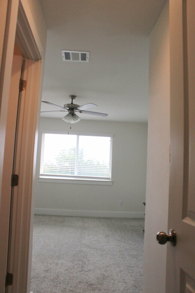 Building Photo - 513 White Steppe Way