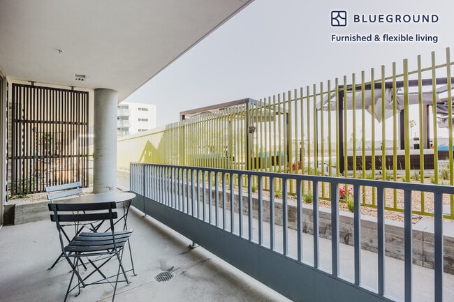 Foto del edificio - 13488 Maxella Ave