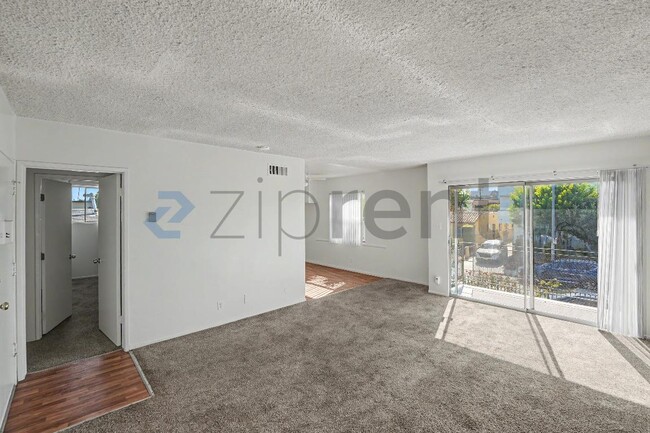 Building Photo - Unit 4