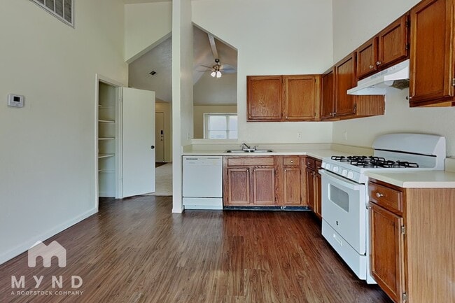 Foto del edificio - 10002 Green Valley Ln