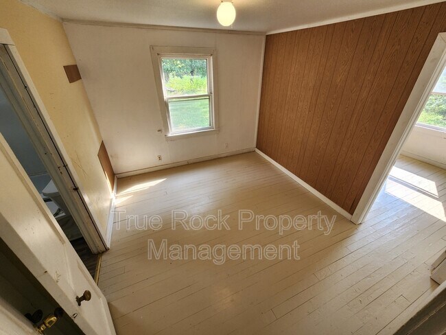 Building Photo - 404 S Carey