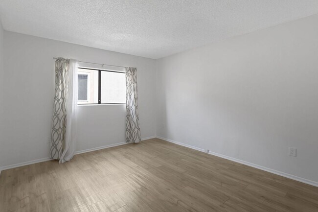 Foto del edificio - Chatsworth Available Now