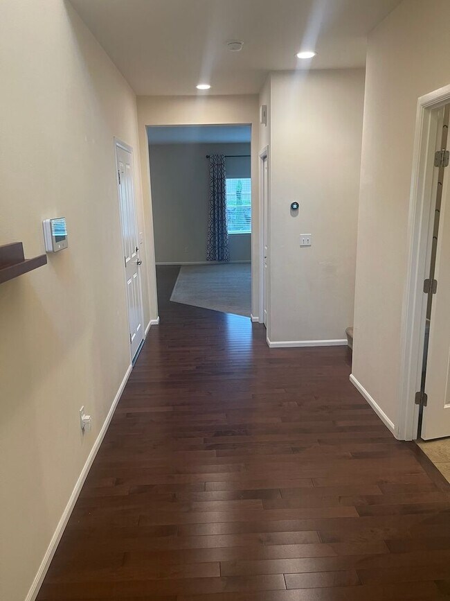 Foto del edificio - Gorgeous 5 Bedroom Home for Rent In South ...
