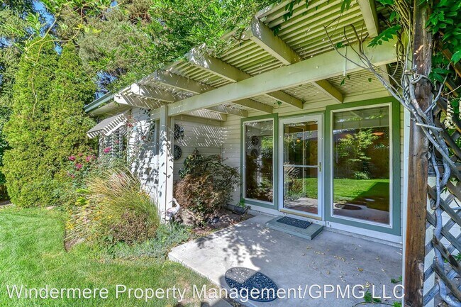 Foto del edificio - 3 br, 2 bath House - 2239 W.  Eastman St.