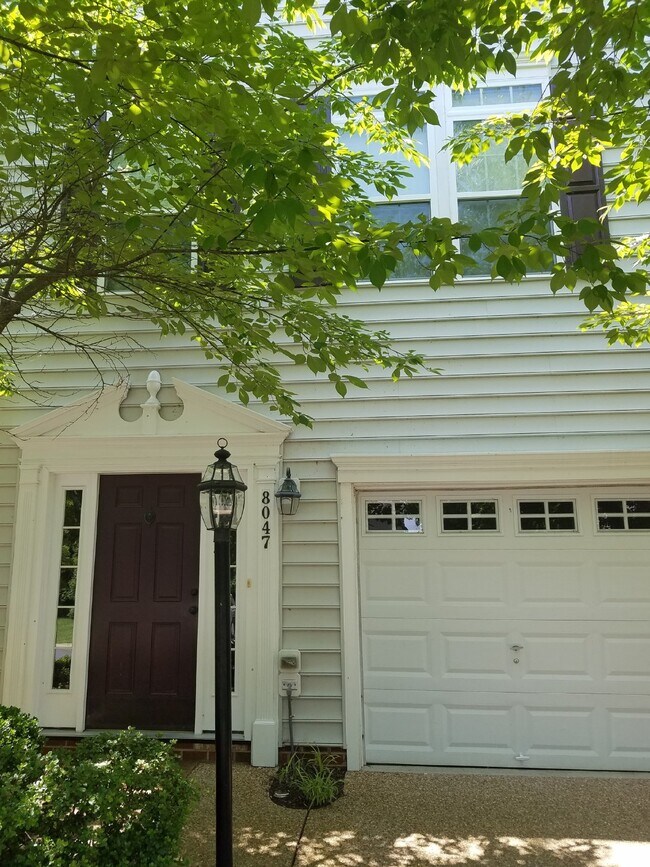 Foto del edificio - 4 Bedroom Townhome for Rent in Rutland!