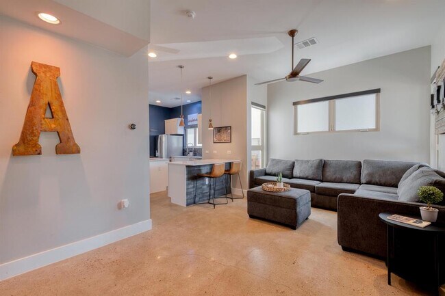 Foto del edificio - 2800 Crest Ave