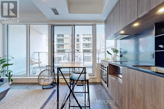 Building Photo - 77 Shuter St