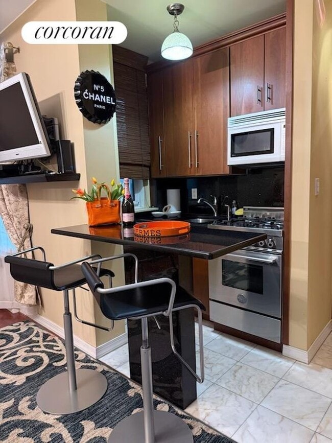 Foto del edificio - 325 E 77th St
