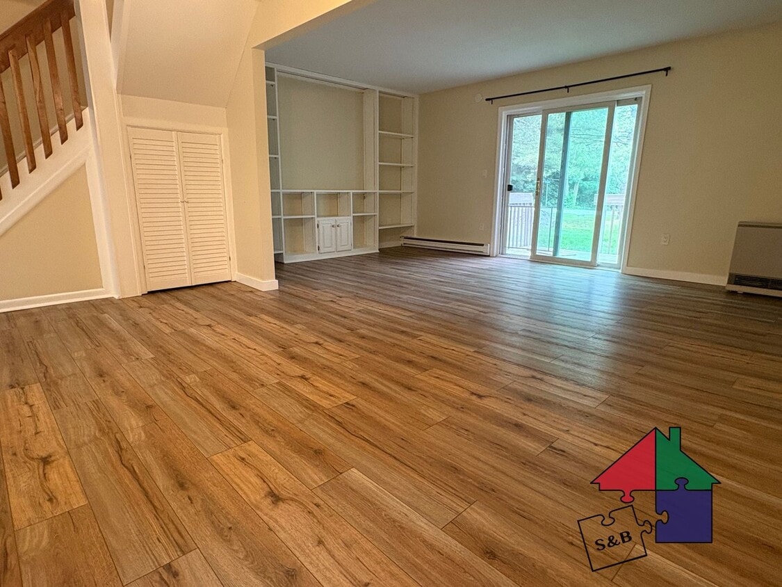Primary Photo - Elegant 3-Bedroom Townhouse in South Burli...