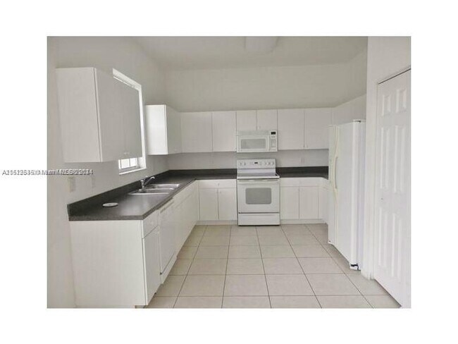 Foto del edificio - 4256 SW 124th Terrace