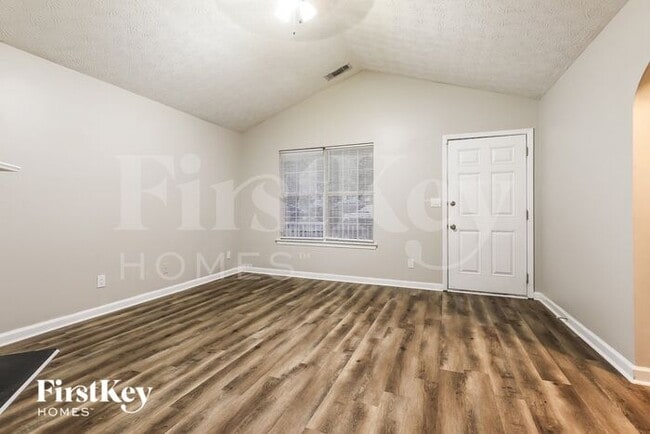 Building Photo - 916 Maple Leaf Ridge