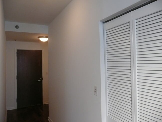 Building Photo - 1255 S State St