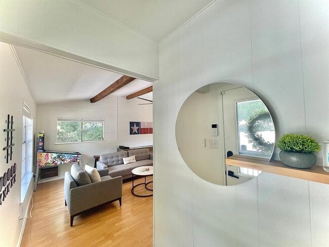 Building Photo - 1582 Valley Dr