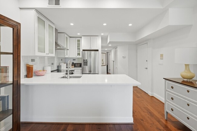 Building Photo - U St Condo | 2 Bed | 1.5 Bath | 975 Sf | Offsite Underground Parking Garage Available for Rent