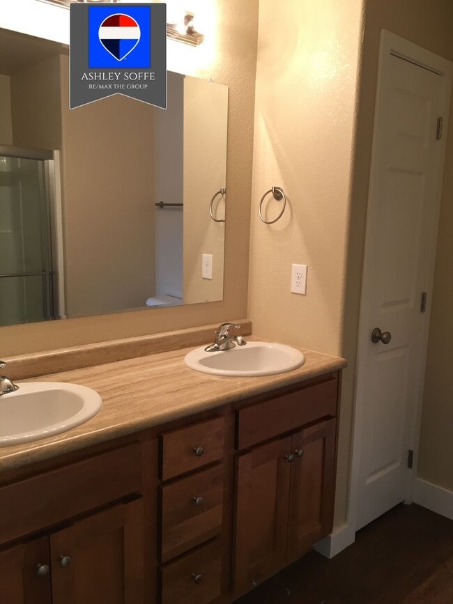 Foto del edificio - 6834 Umpqua River Rd