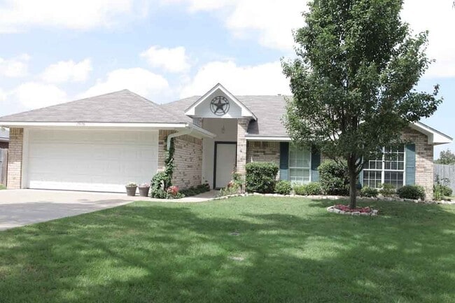 Building Photo - Coming Soon! 3 Bedroom in Flint!