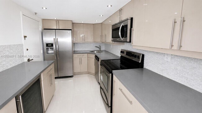 Foto del edificio - 6039 Collins Ave
