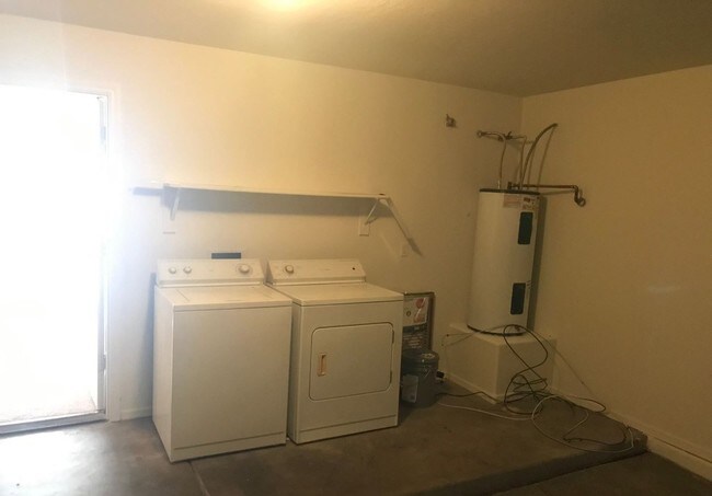 Building Photo - 6341 W Hughes Dr Phoenix, AZ 85043