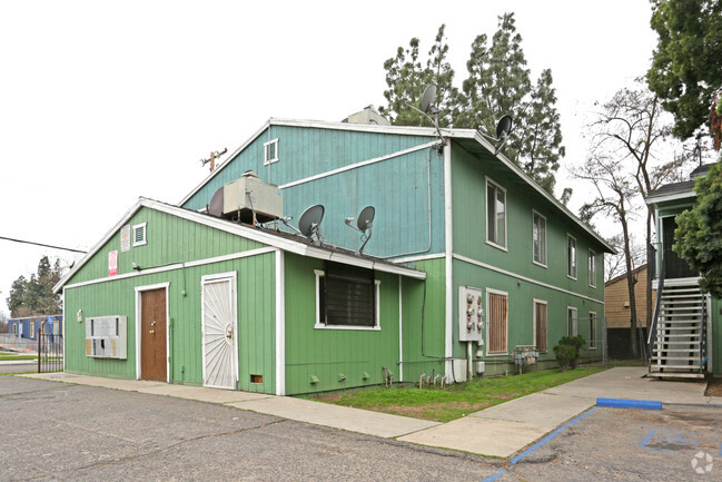 Building Photo - Peppertree Apartments