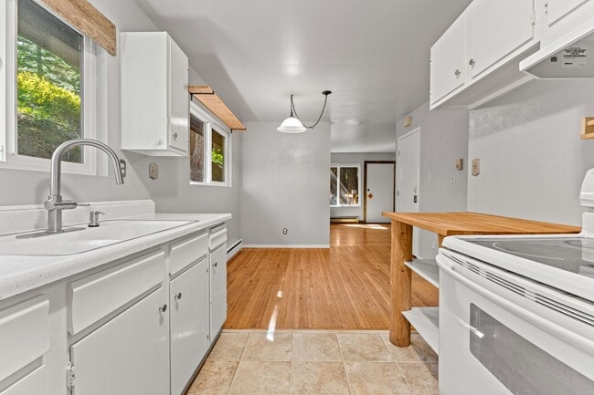 Building Photo - 765 Bunker Dr