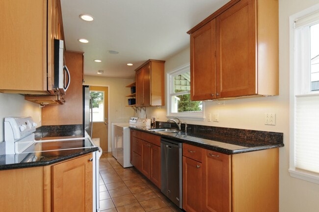 Building Photo - Gem Of A Home in Shoreline!