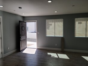 Building Photo - 1635 E 81st St