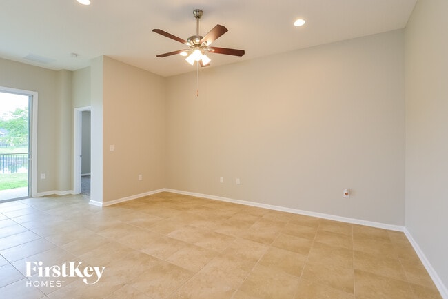 Foto del edificio - 386 Samara Lakes Pkwy