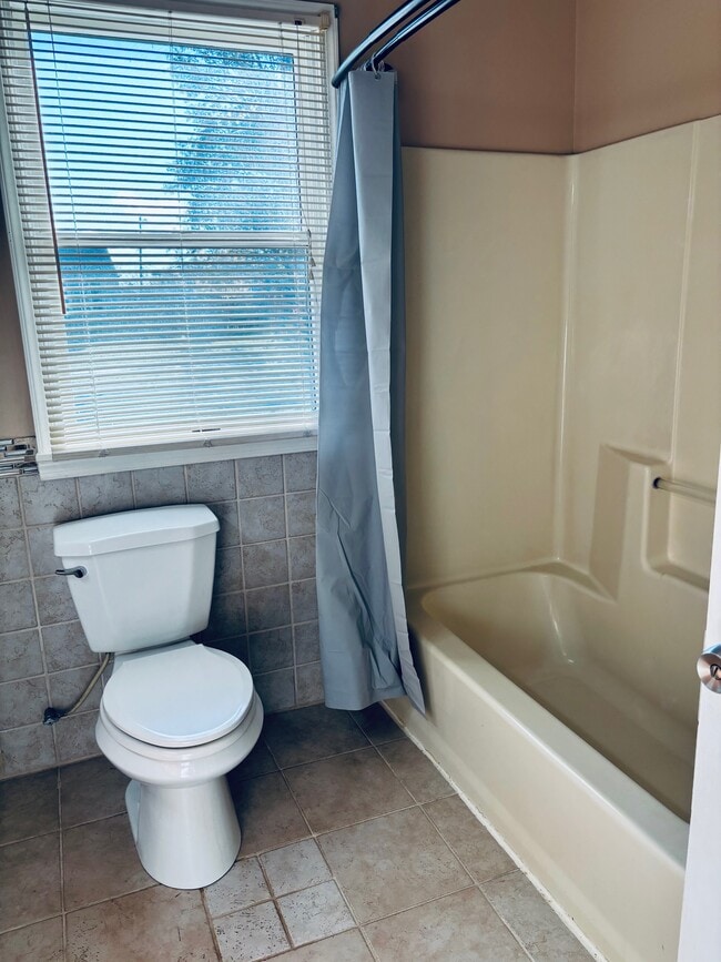 Building Photo - 1202 Yellowstone Dr