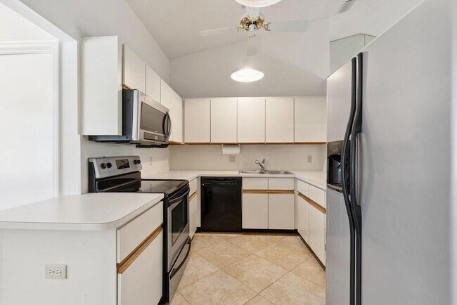 Foto del edificio - 5942 Parkwalk Cir W