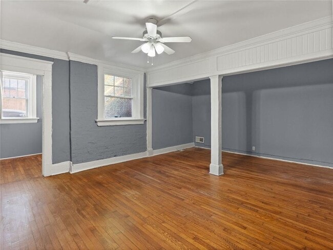 Building Photo - 164 4th St NE