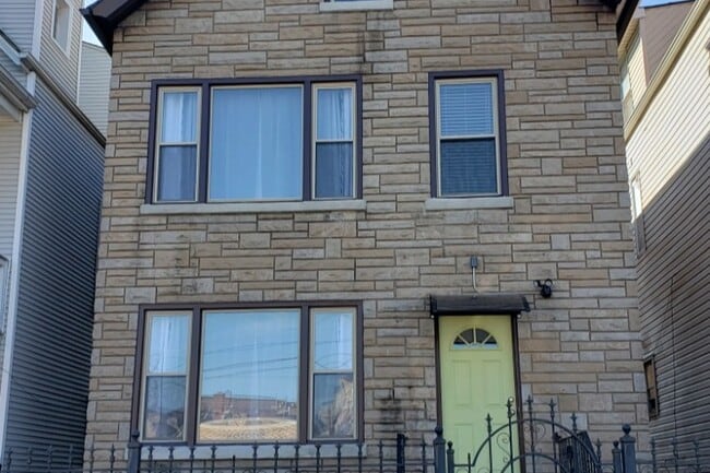 Front 2858 N Drake - 2858 N Drake Ave