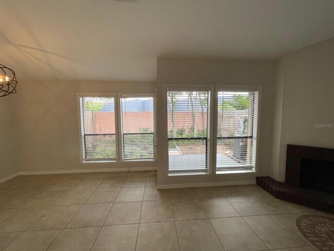 Foto del edificio - 614 Grenadine Ct