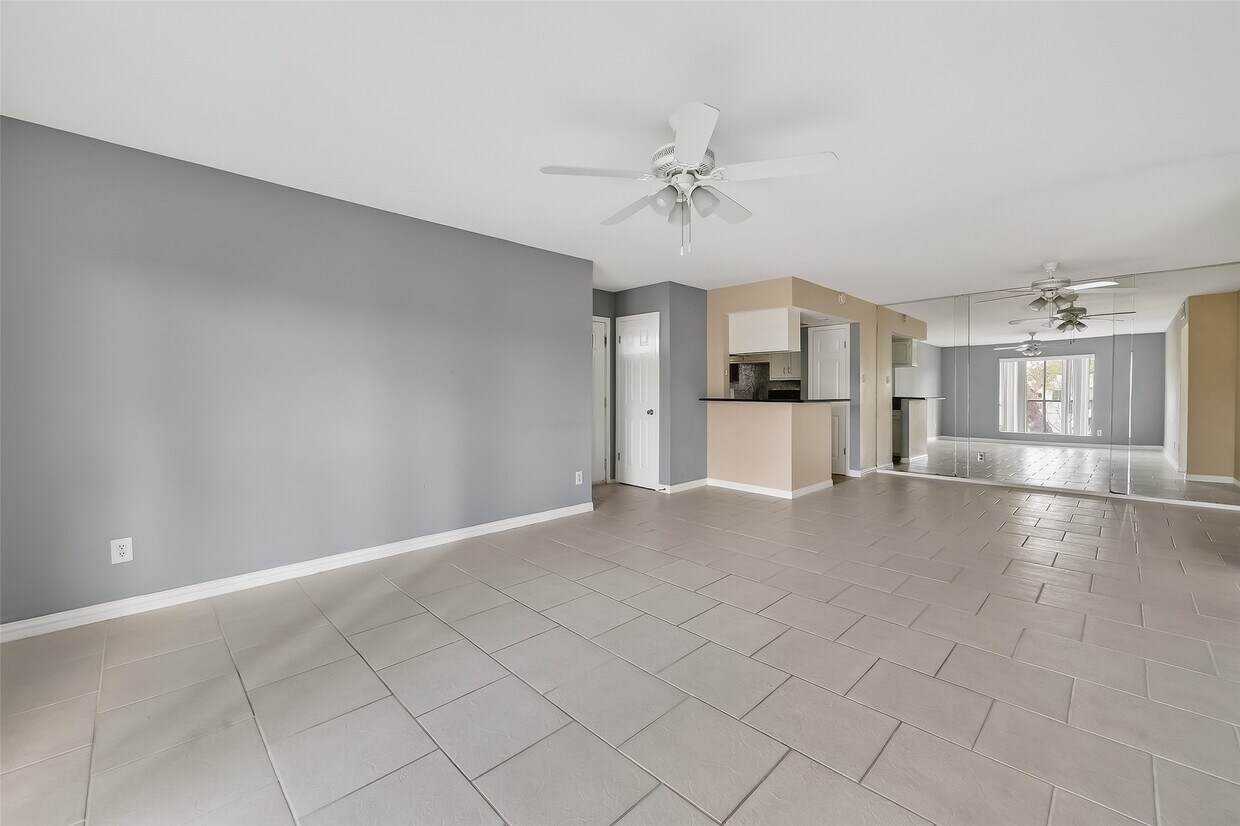 Foto del edificio - 14555 Wunderlich Dr