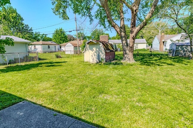 Building Photo - 2310 Sequoya Dr