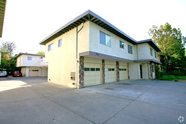 Foto del edificio - 242 Elwood St