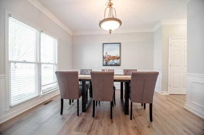 Foto del edificio - Spacious home situated on a fantastic cul-...